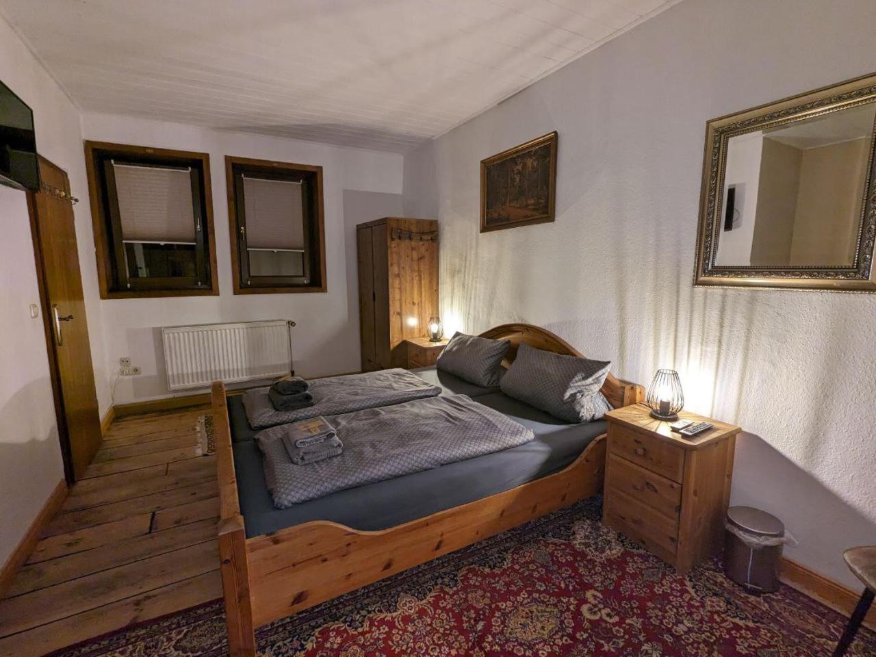 Gasthaus "Zum Goldenen Ross" Uhlstädt Buitenkant foto